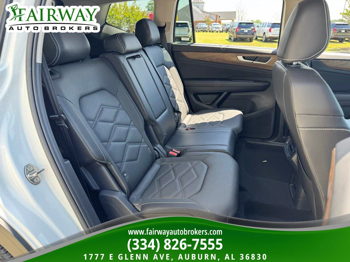Used 2025 Volkswagen Atlas SE AWD/4WD image 13