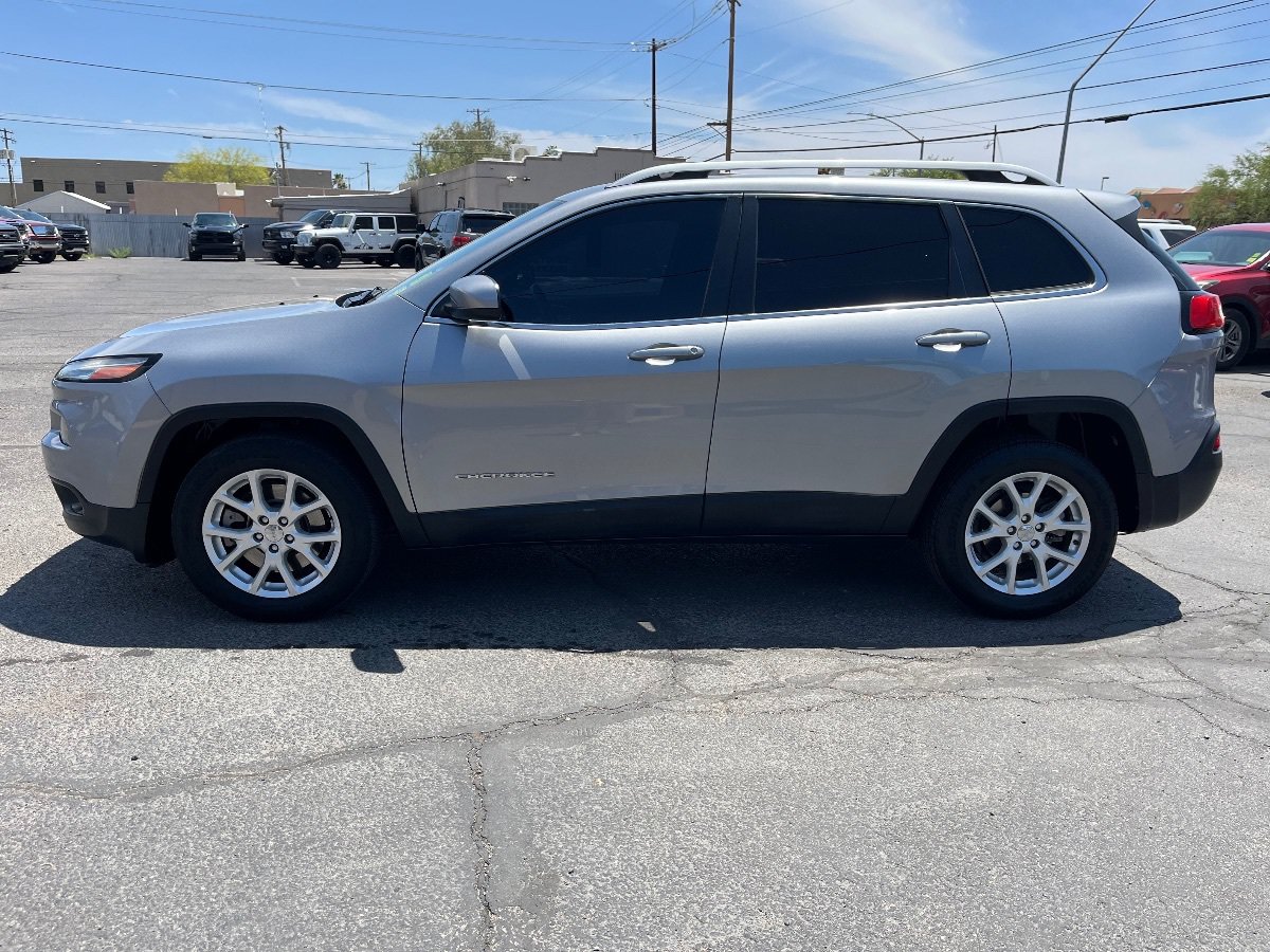 Used 2017 Jeep Cherokee Latitude FWD image 9