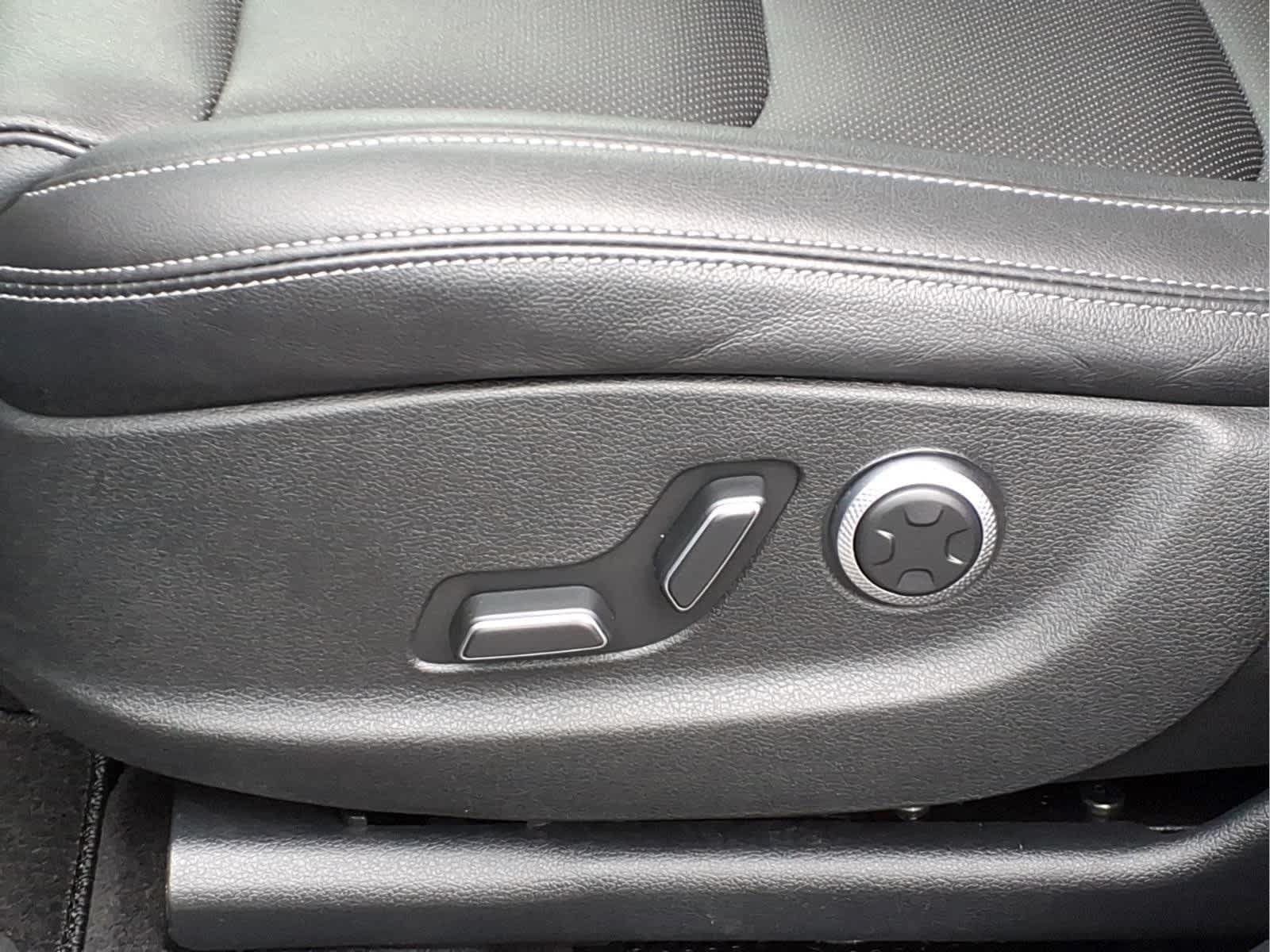 Used 2025 Genesis GV70 2.5T AWD/4WD image 17