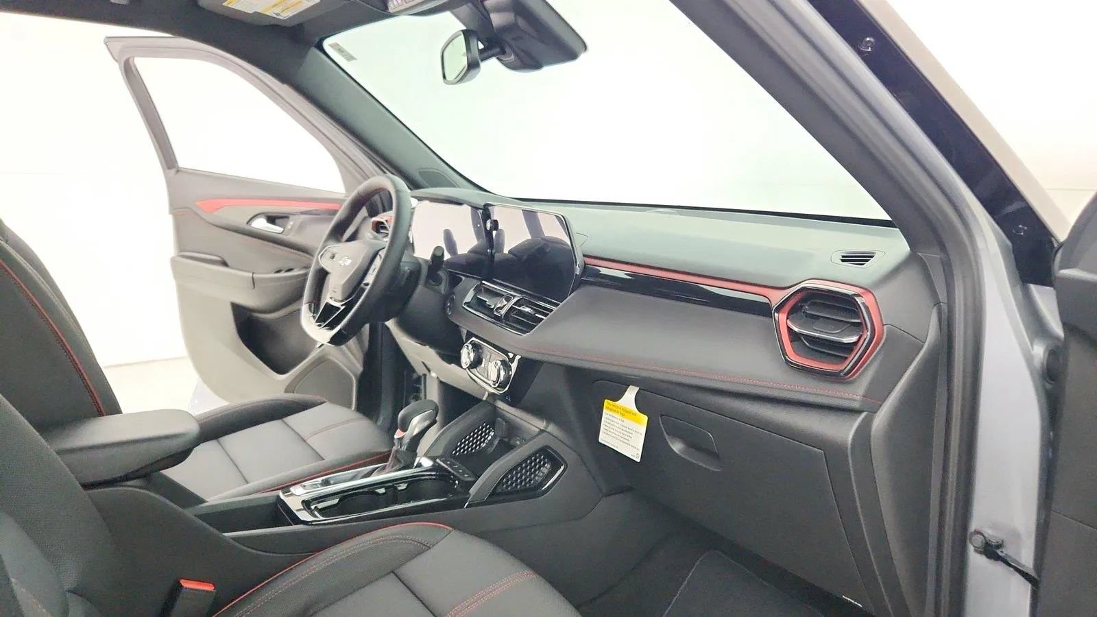 Used 2025 Chevrolet TrailBlazer RS w/ Convenience Package FWD image 29