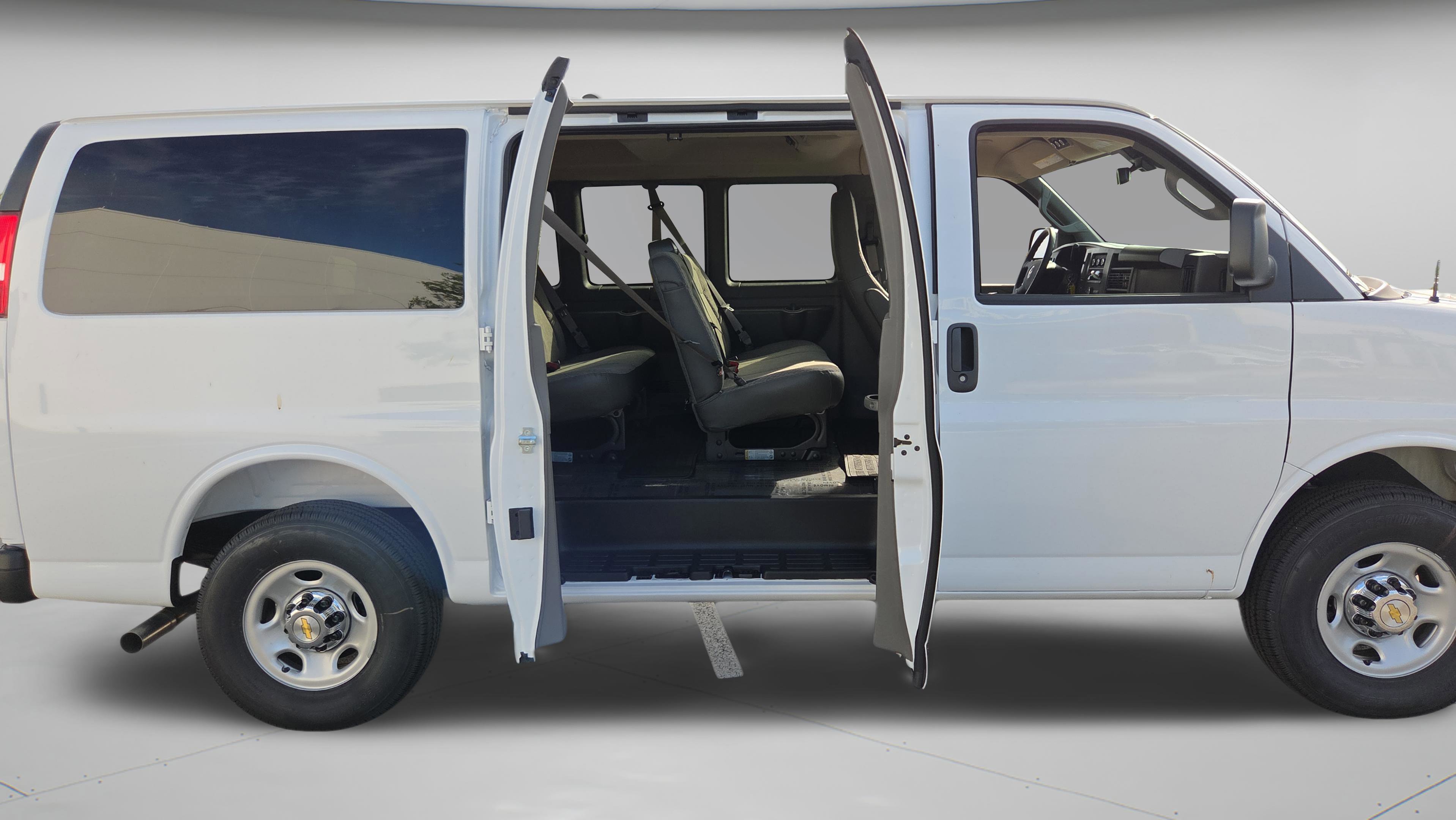 New 2026 Chevrolet Express 2500 LT w/ LT Preferred Equipment Group image 30