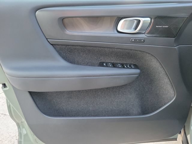 Used 2022 Volvo C40 P8 Recharge Ultimate AWD/4WD image 12