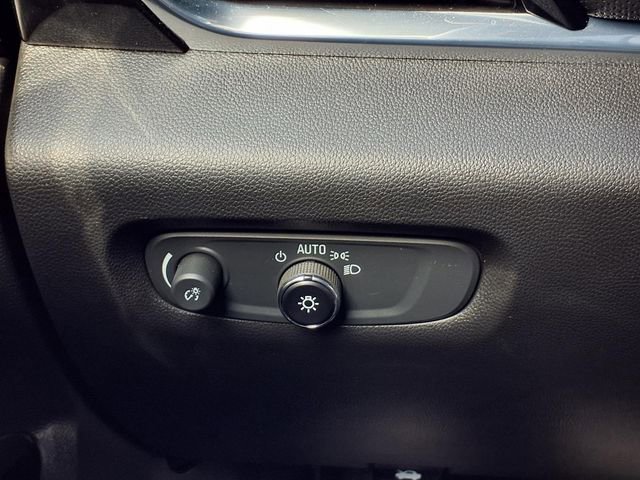 Used 2023 Chevrolet Traverse RS image 22