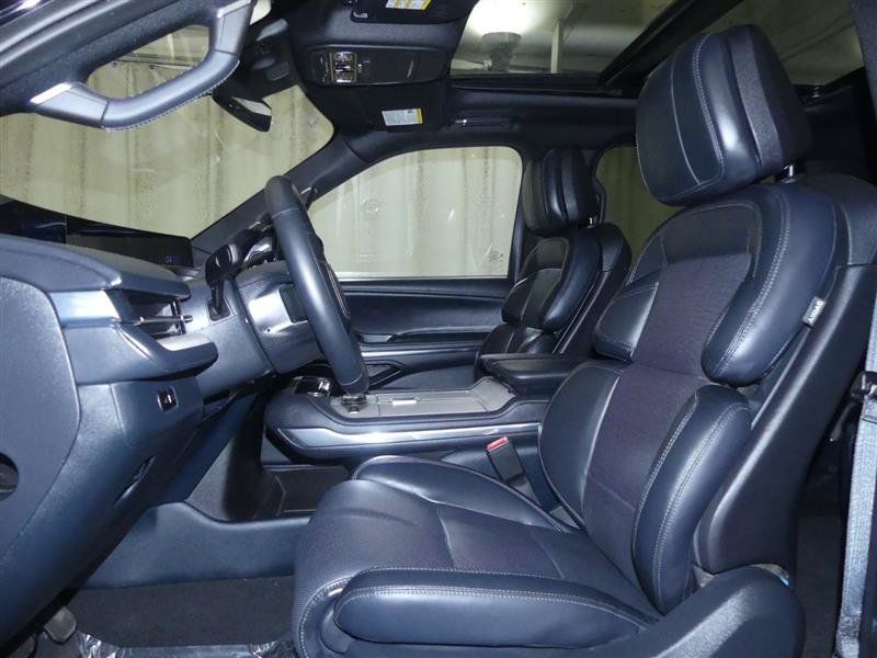 Used 2025 Lincoln Navigator Reserve w/ Jet Appearance Package AWD/4WD image 29