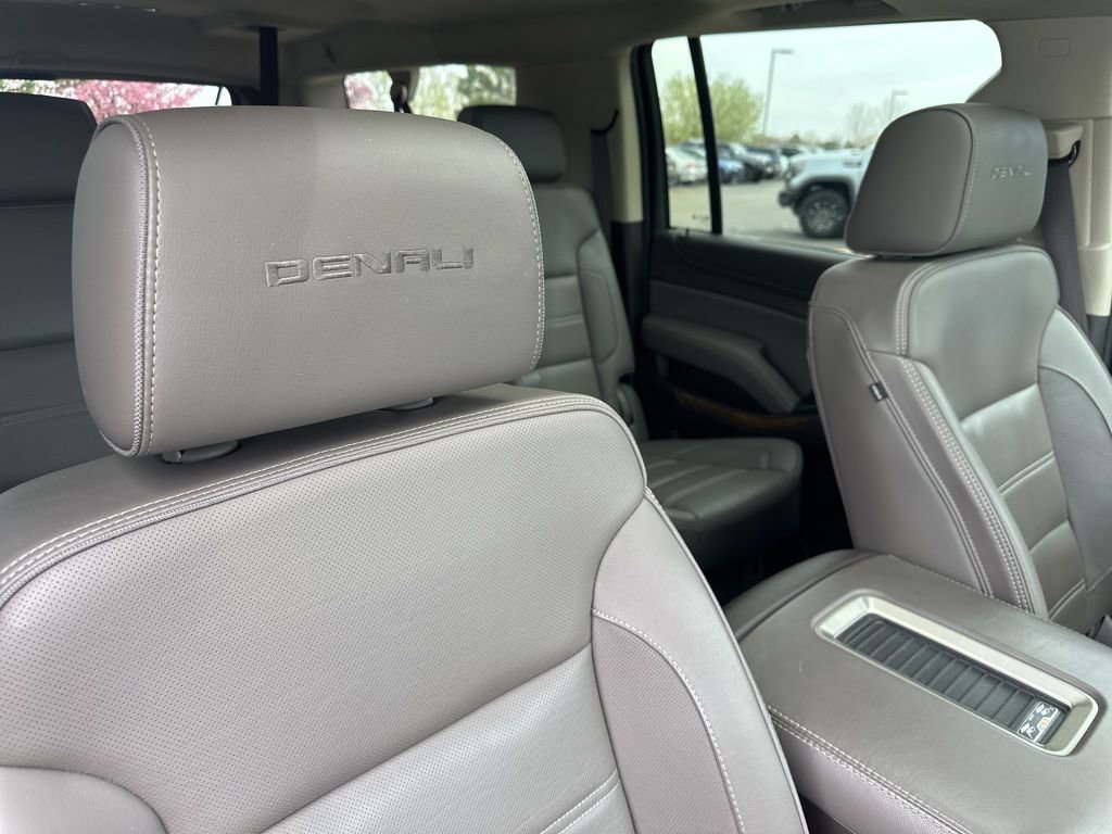 Used 2020 GMC Yukon XL Denali w/ Denali Premium Package image 37