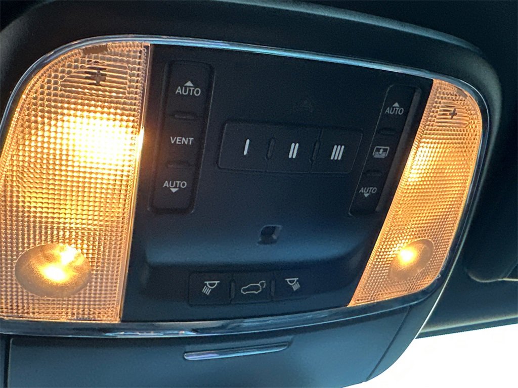 Used 2020 Jeep Grand Cherokee Overland image 37