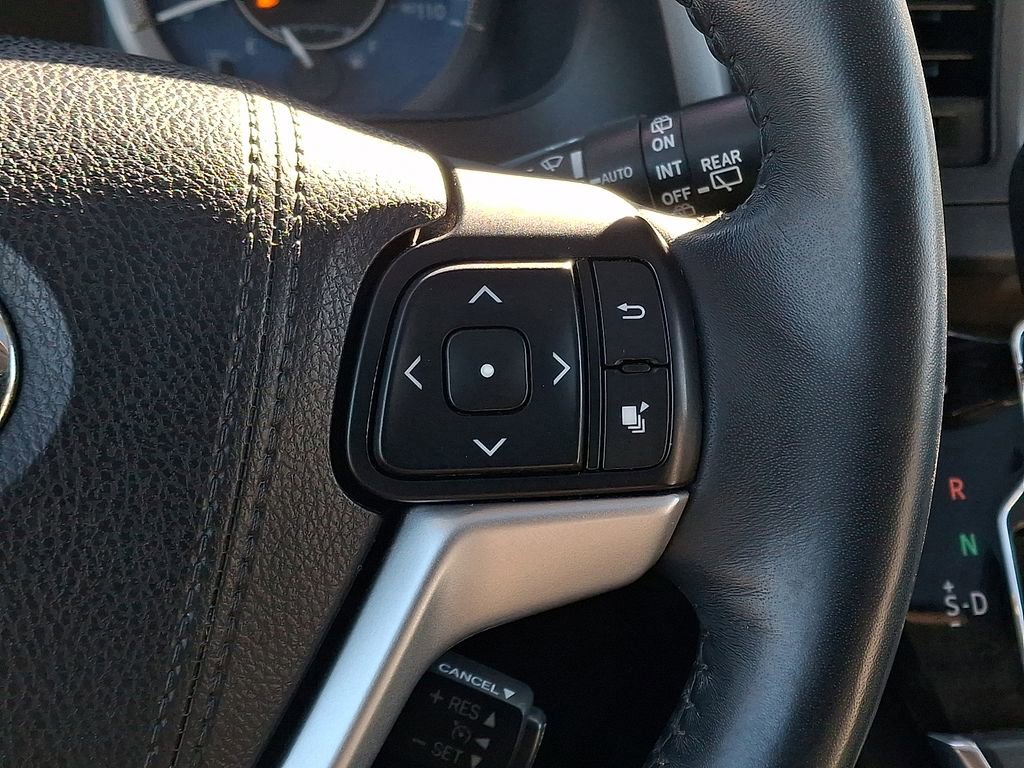Used 2017 Toyota Sienna Limited image 23