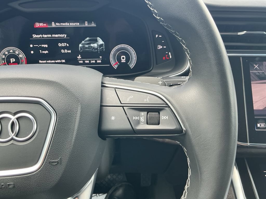 Used 2022 Audi Q8 Prestige AWD/4WD image 28