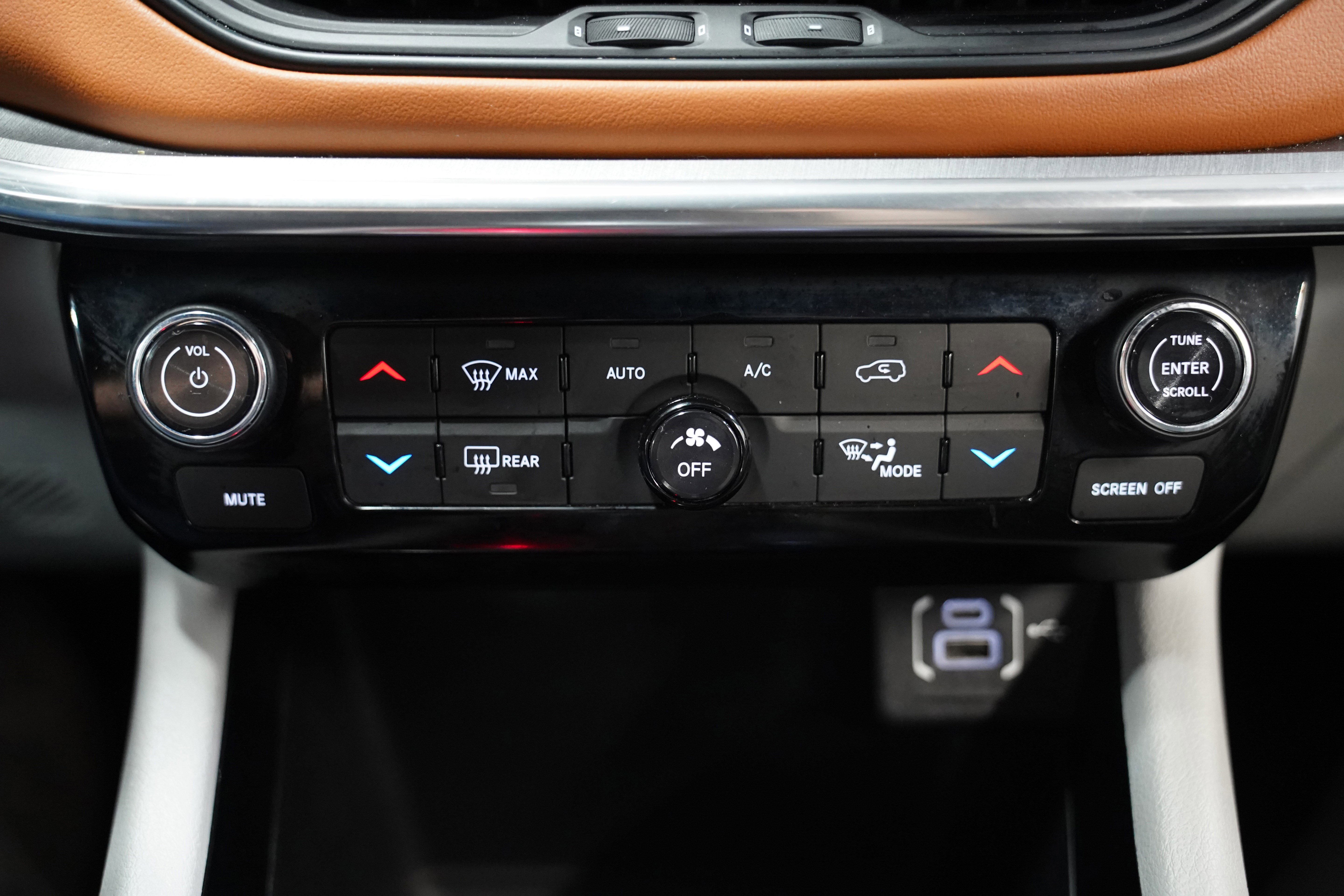 Used 2023 Jeep Compass Limited image 27