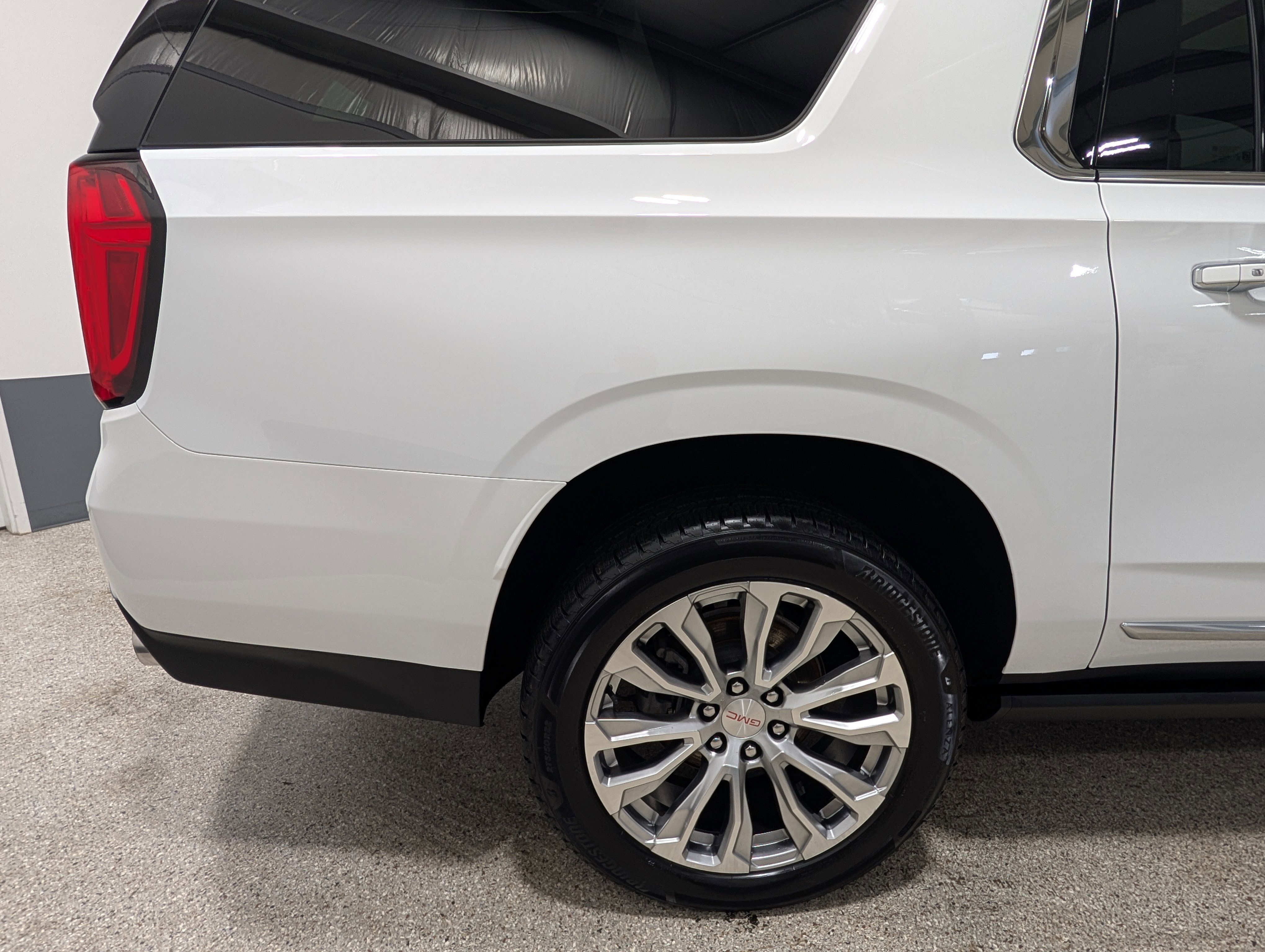 Used 2023 GMC Yukon XL Denali AWD/4WD image 10