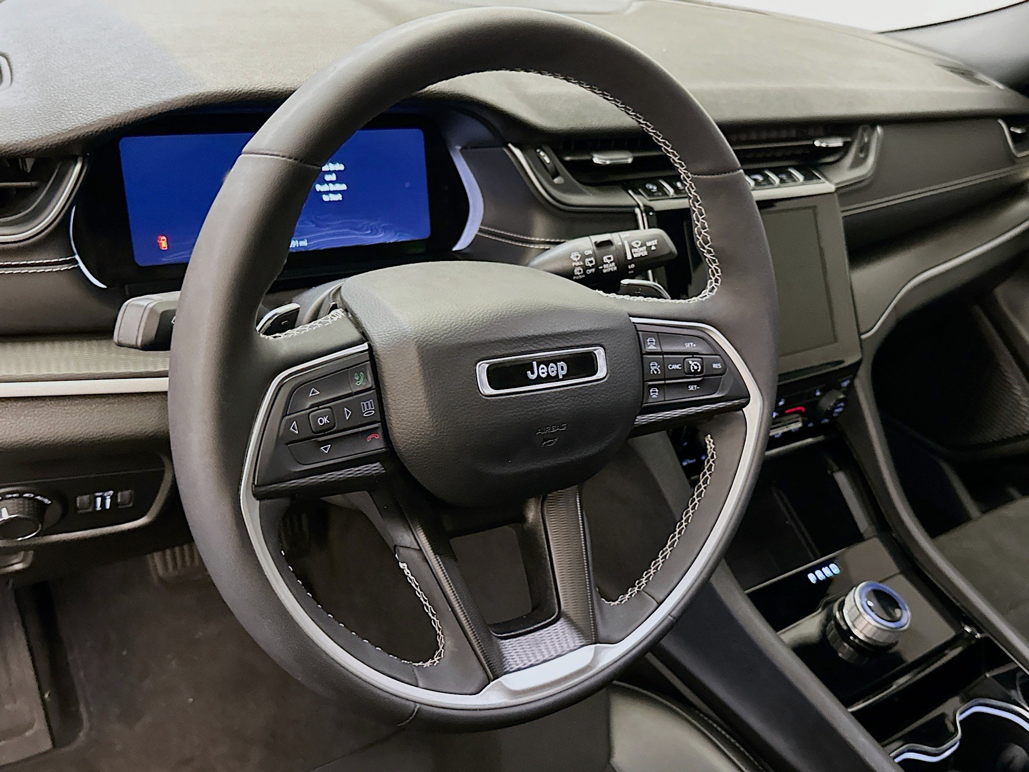 Used 2023 Jeep Grand Cherokee Altitude AWD/4WD image 18