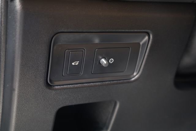 Used 2023 Land Rover Discovery S R-Dynamic image 12