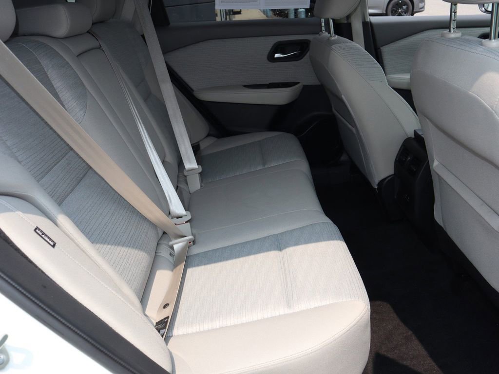 Certified 2022 Nissan Rogue SV image 26