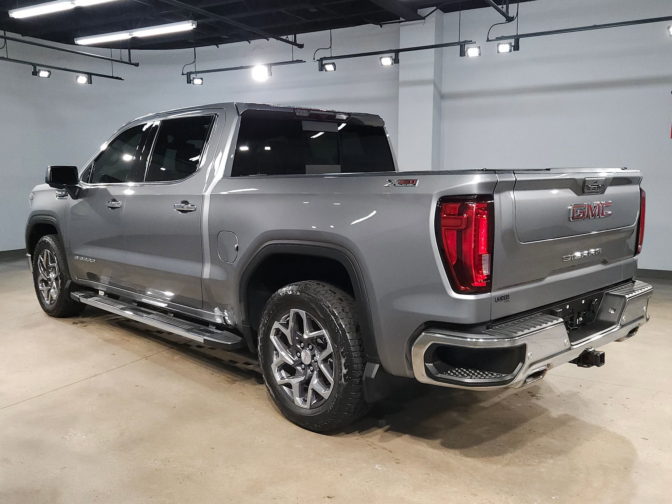 Used 2020 GMC Sierra 1500 SLT w/ SLT Premium Plus Package AWD/4WD image 5