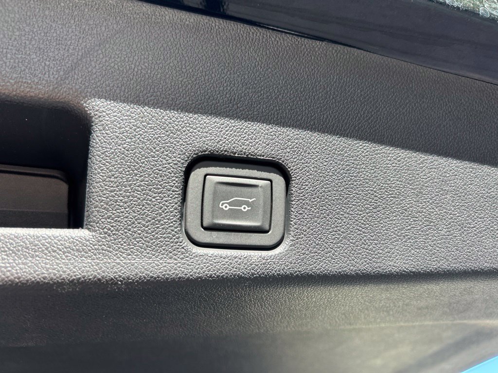 Used 2024 Chevrolet Traverse RS w/ LPO, Floor Liner Package FWD image 46