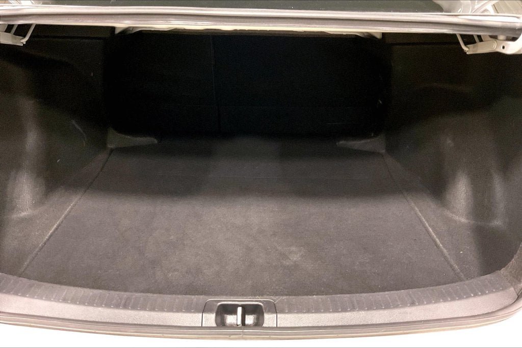 Used 2023 Toyota Corolla LE FWD image 5