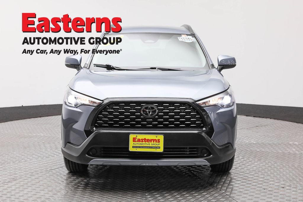 Used 2024 Toyota Corolla Cross LE image 2