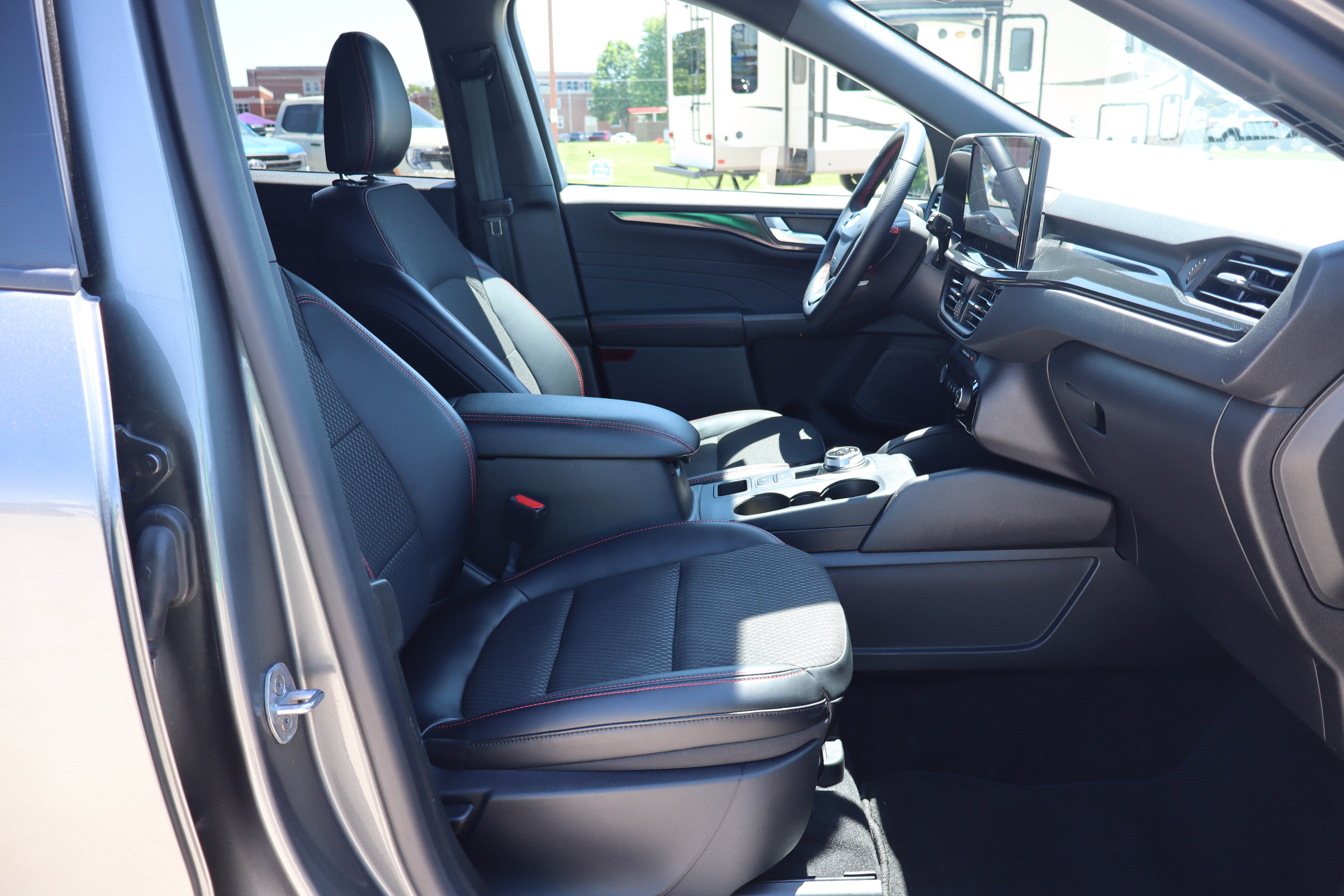 Used 2024 Ford Escape ST-Line w/ Tech Pack #1 AWD/4WD image 13