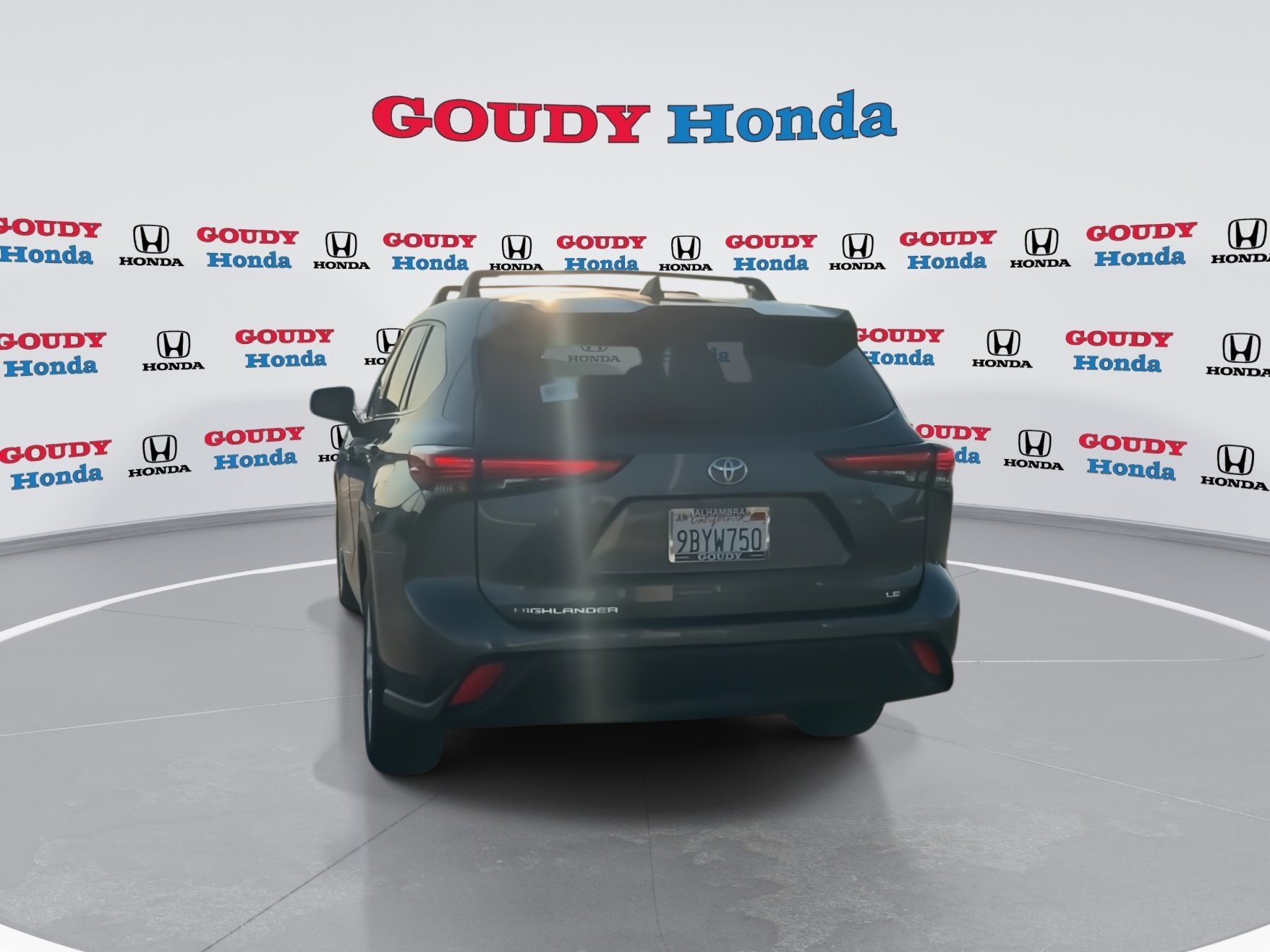 Used 2022 Toyota Highlander LE image 7