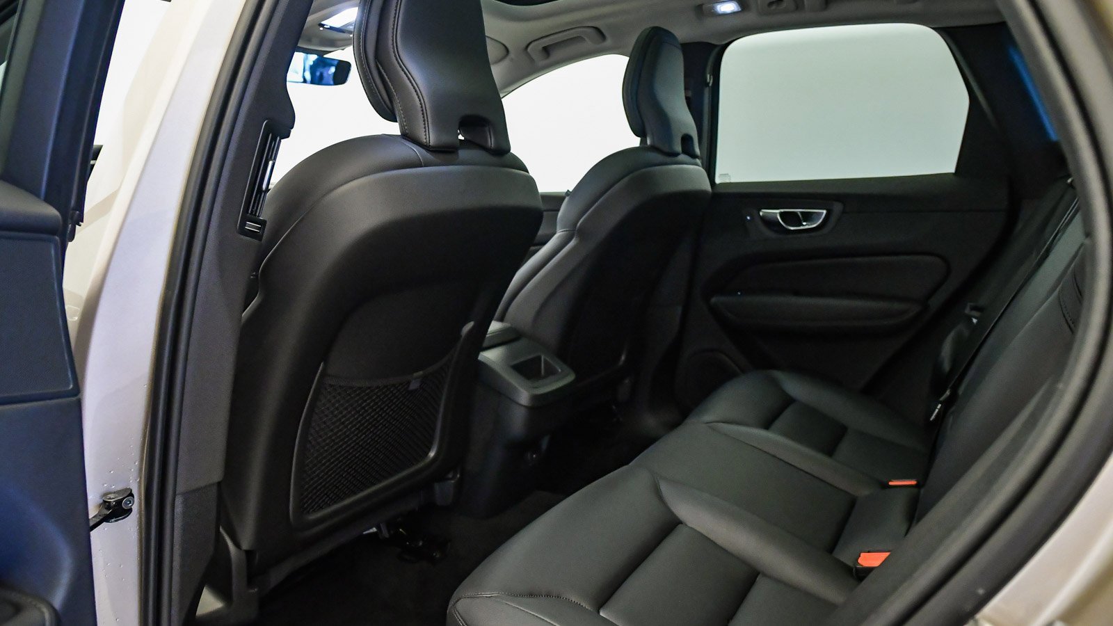 Certified 2025 Volvo XC60 B5 Core image 20