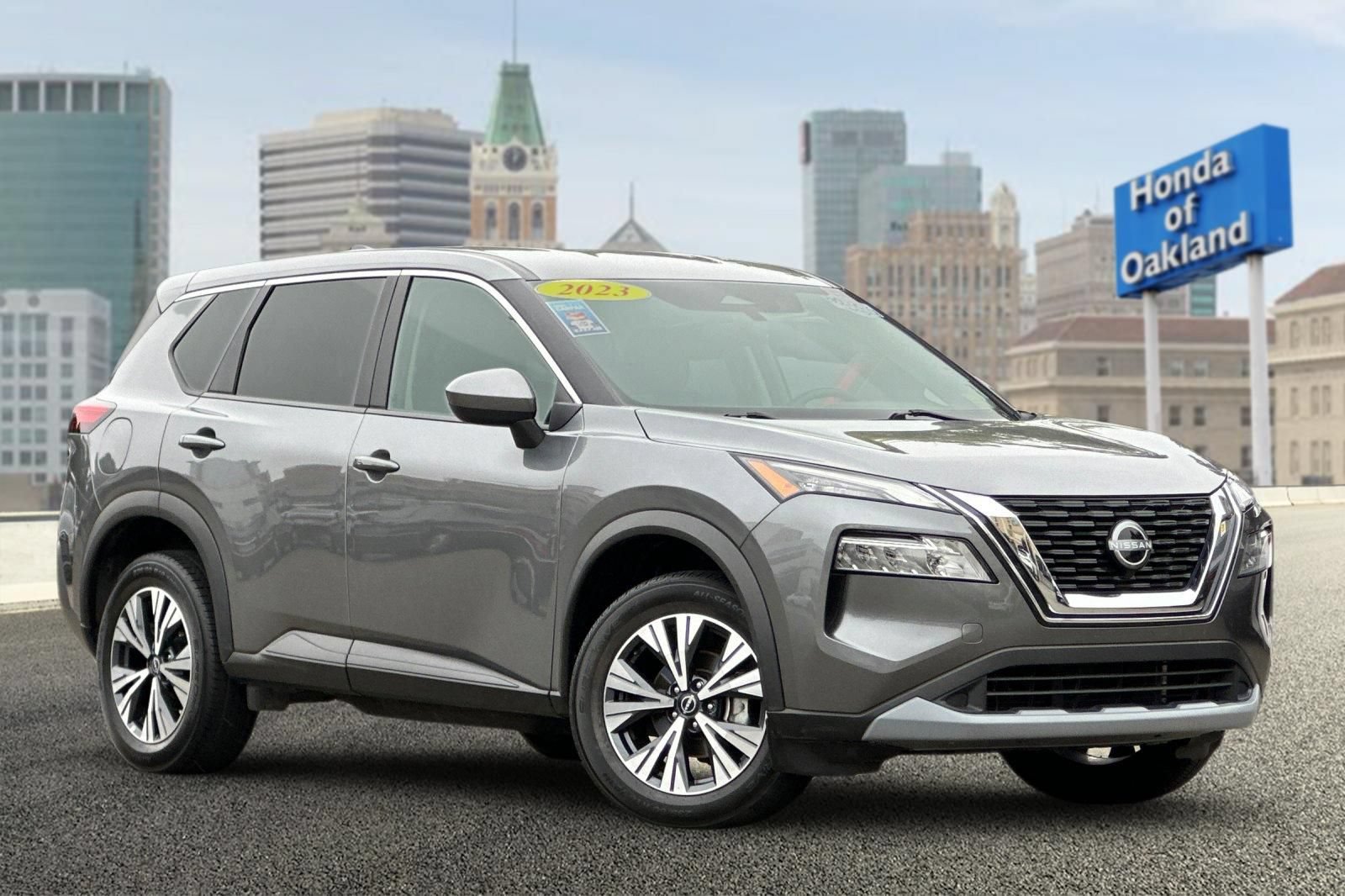 Used 2023 Nissan Rogue SV AWD/4WD image 3