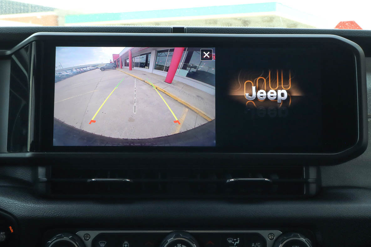 Used 2025 Jeep Wrangler Willys AWD/4WD image 12