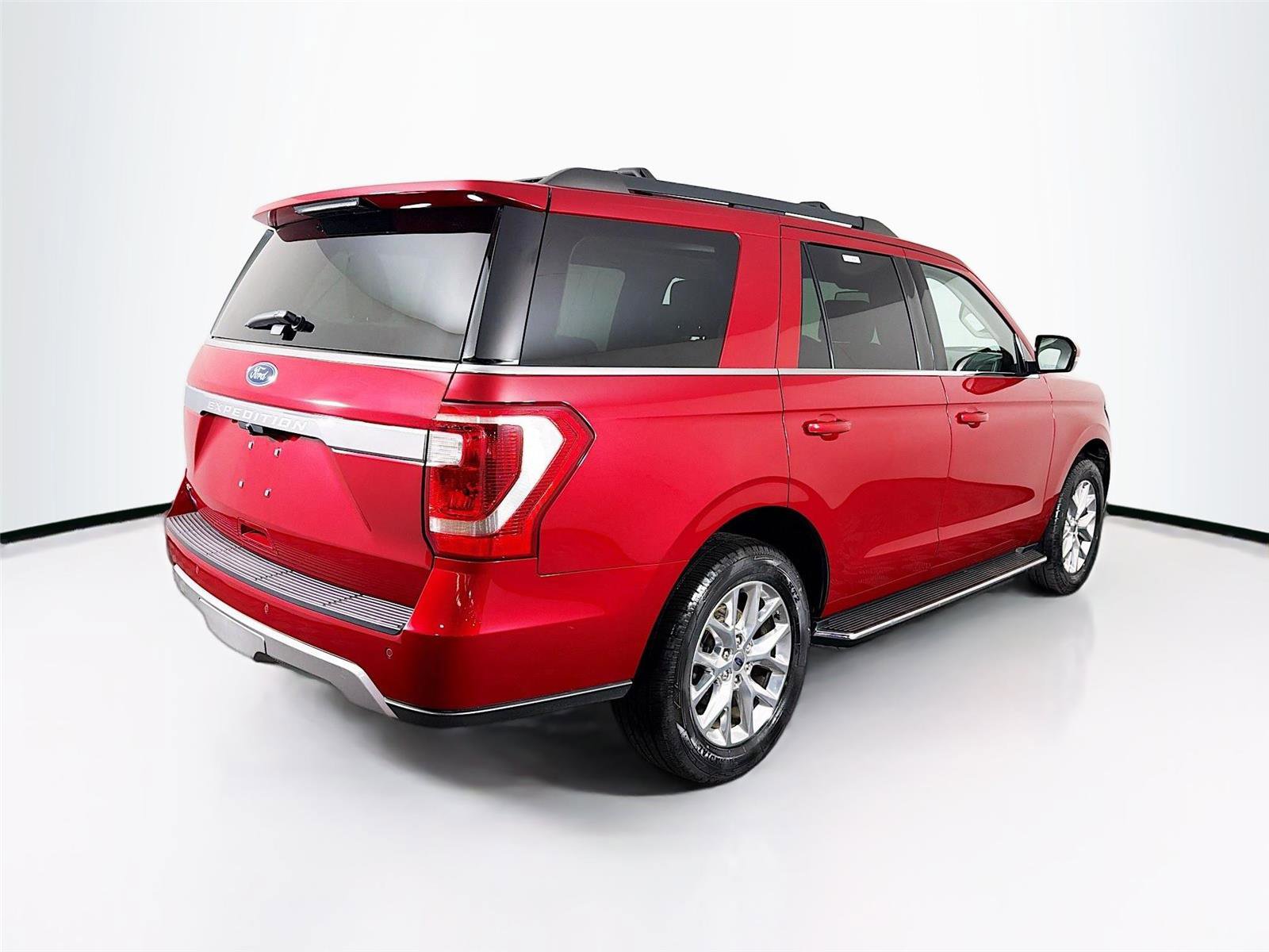 Used 2020 Ford Expedition XLT w/ Equipment Group 202A AWD/4WD image 7