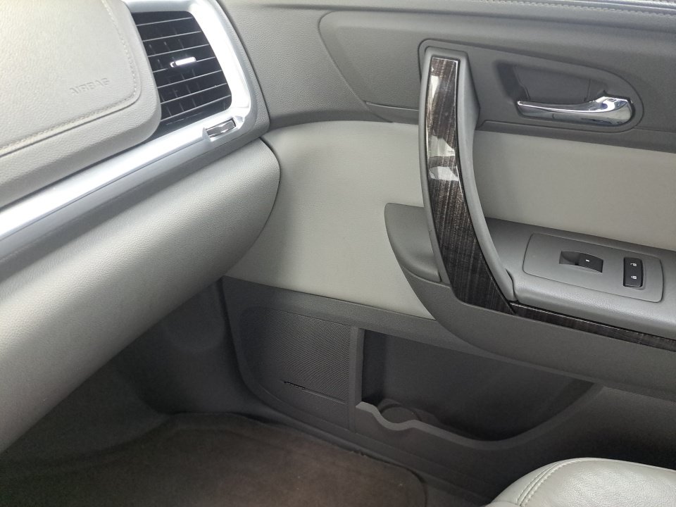 Used 2015 GMC Acadia SLT FWD image 30