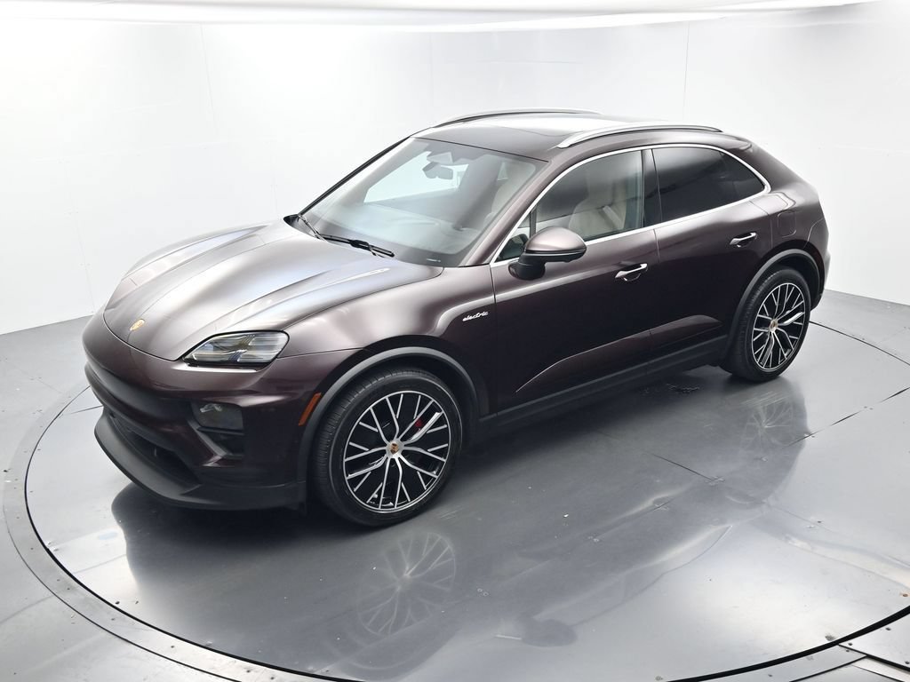 Certified 2025 Porsche Macan 4S Electric AWD/4WD image 35