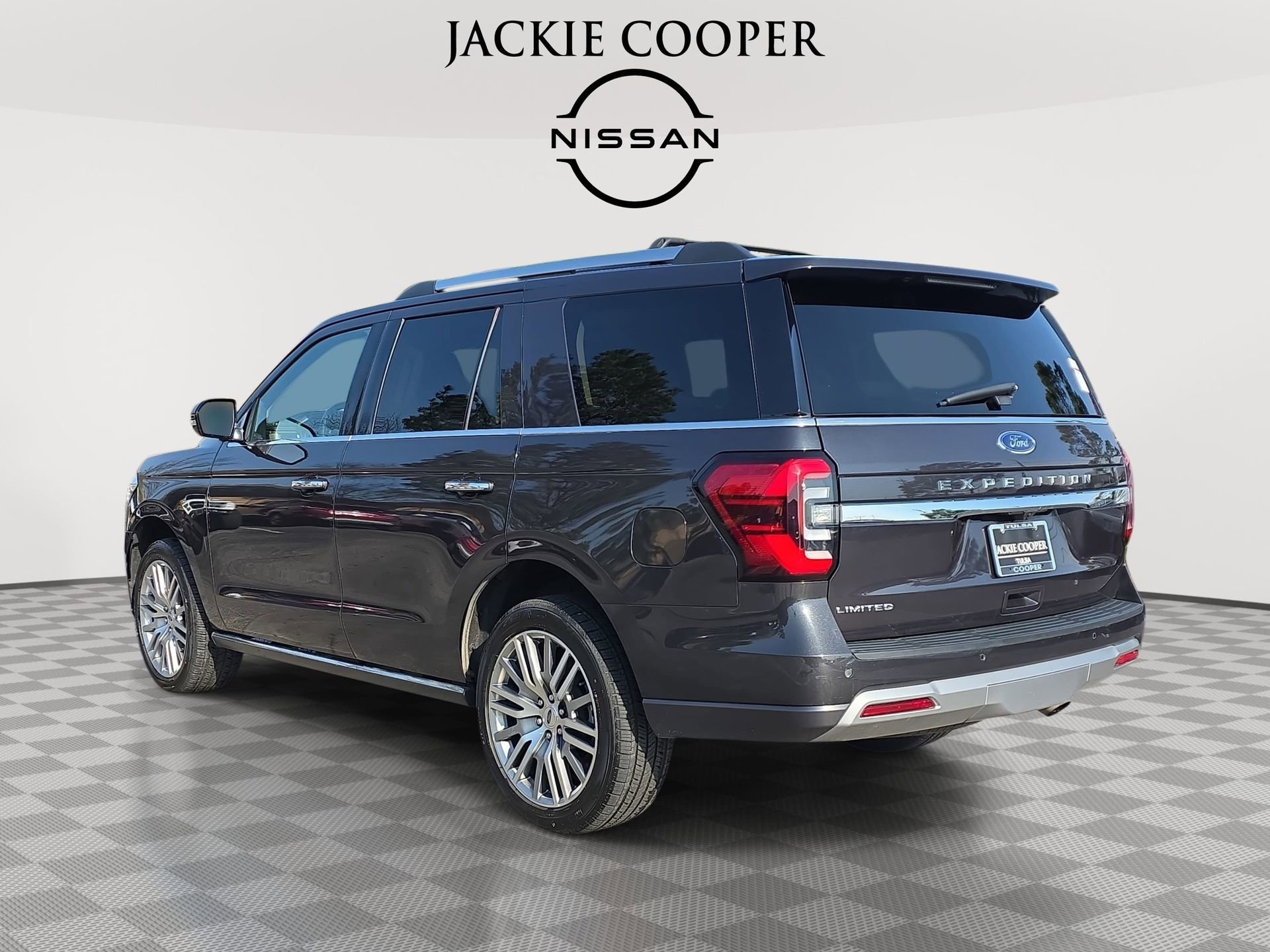 Used 2024 Ford Expedition Limited AWD/4WD image 7