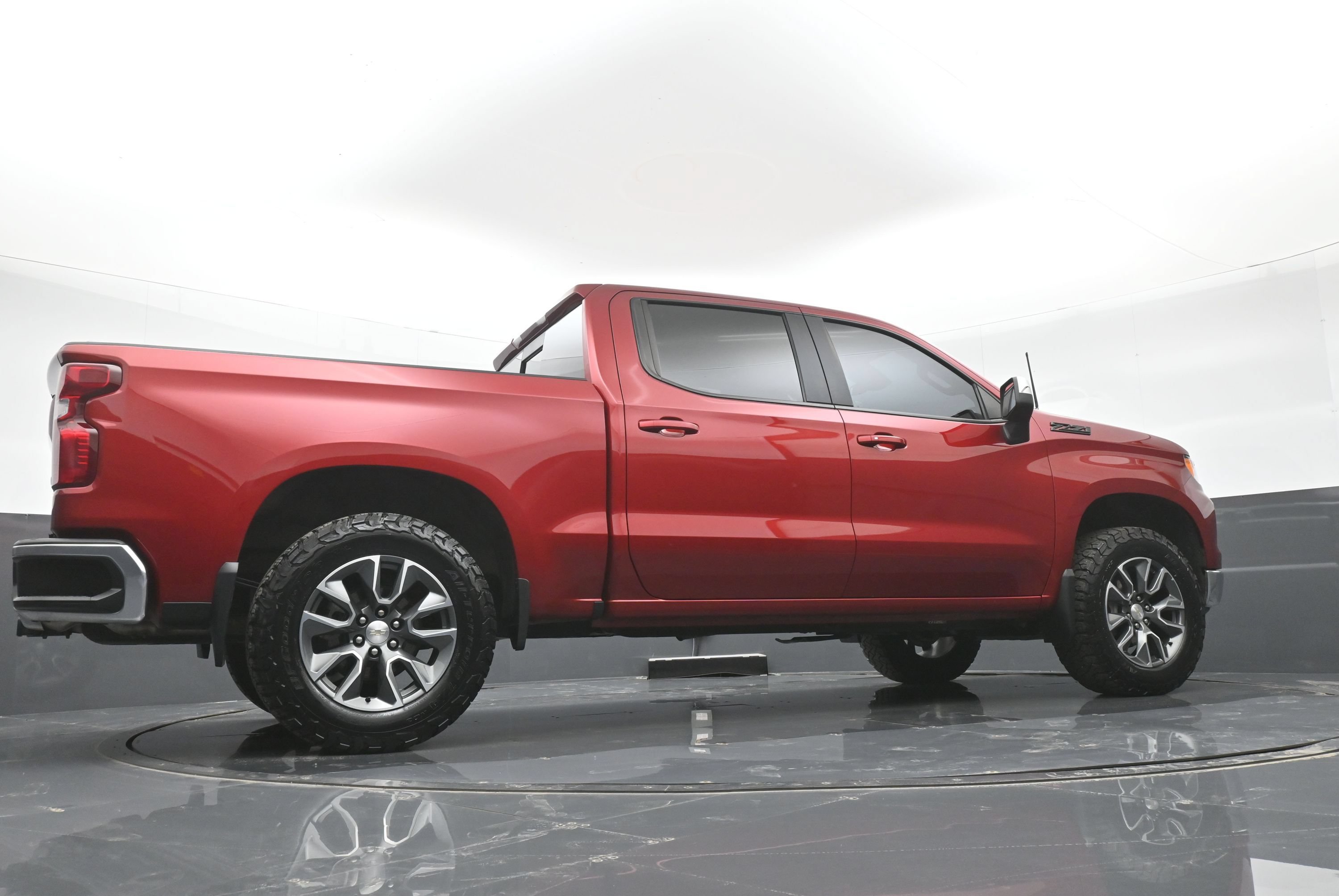 Used 2023 Chevrolet Silverado 1500 LT AWD/4WD image 39