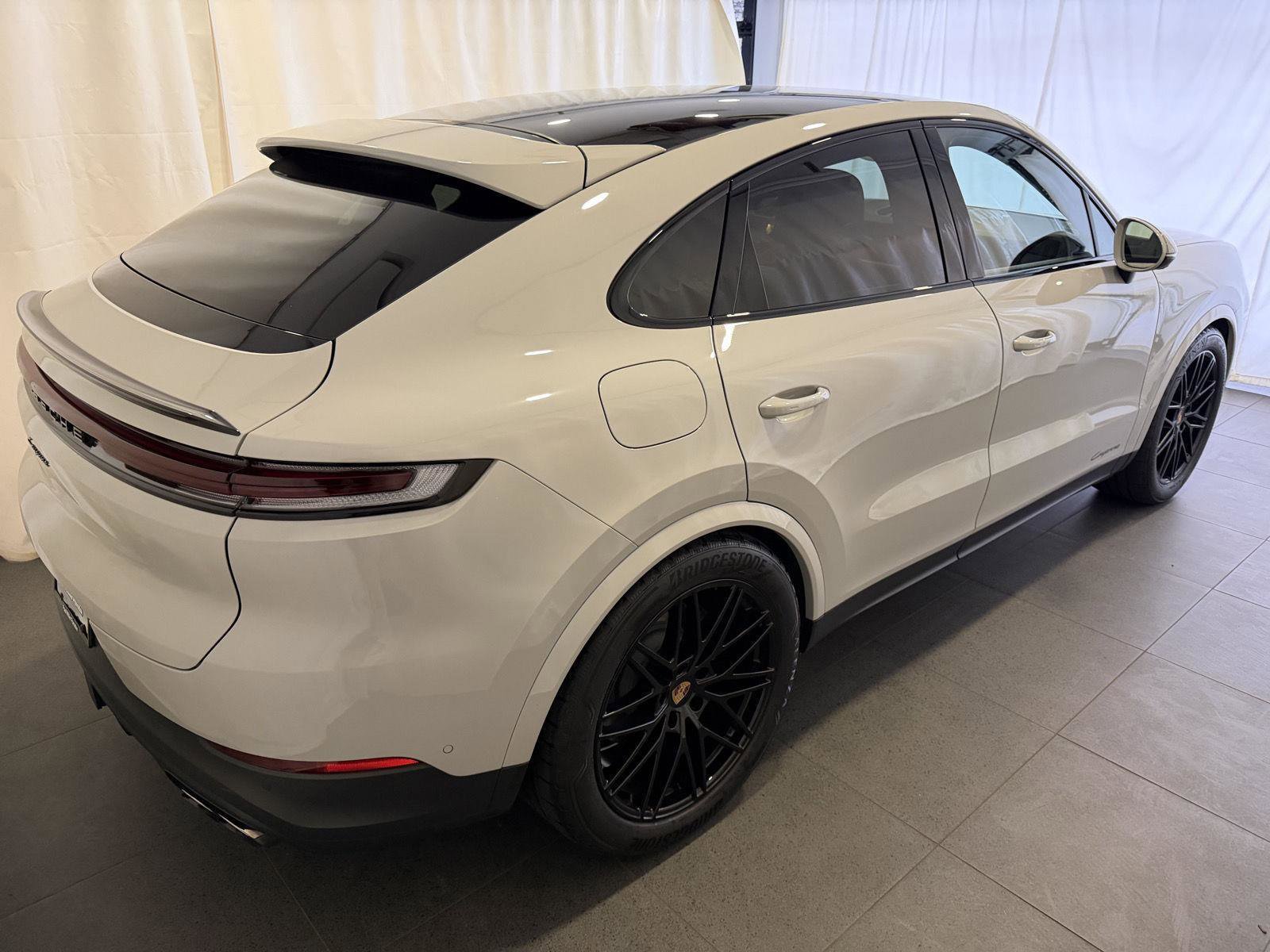 Certified 2025 Porsche Cayenne Coupe image 9
