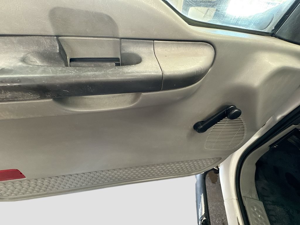 Used 2006 Ford F350 4x4 Regular Cab Super Duty image 18