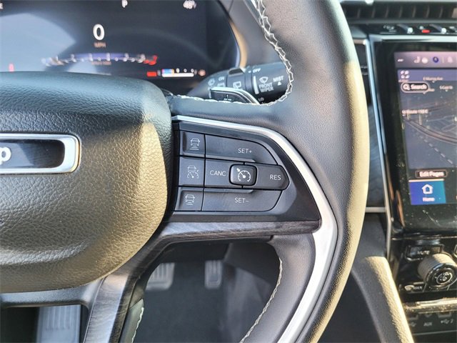 Used 2023 Jeep Grand Cherokee Limited w/ Black Appearance Package image 23