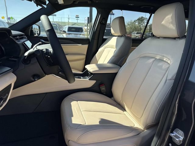 New 2025 Jeep Grand Cherokee L Limited w/ Luxury Tech Group II RWD image 19
