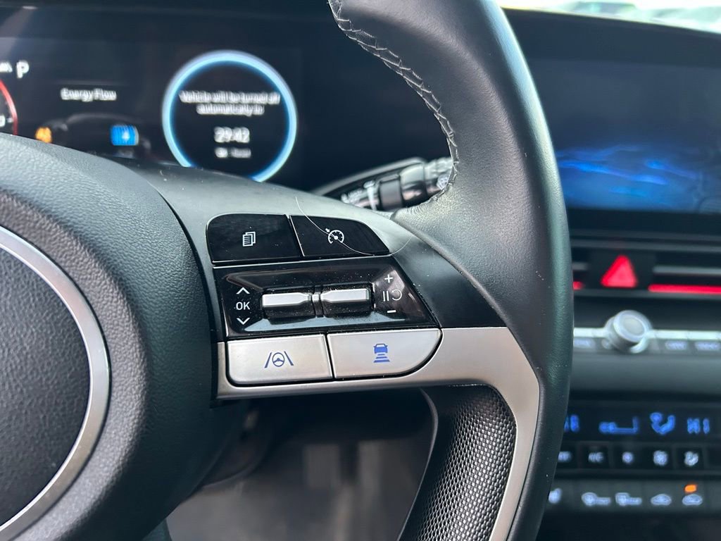 Used 2023 Hyundai Elantra Limited image 26