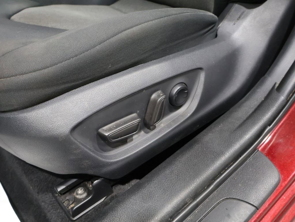 Used 2018 Toyota Camry LE image 10