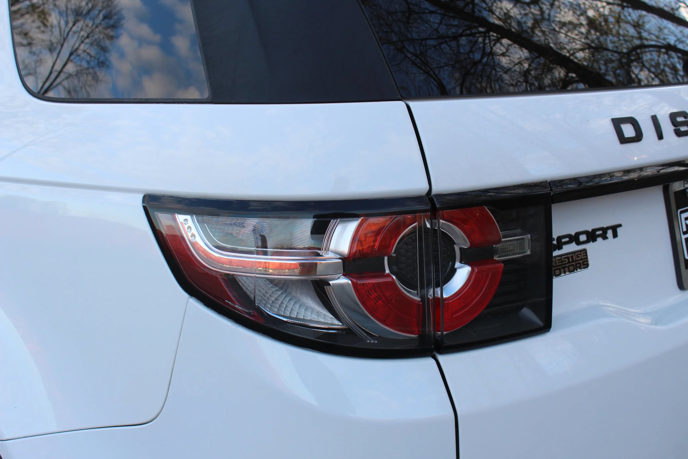 Used 2017 Land Rover Discovery Sport SE AWD/4WD image 34