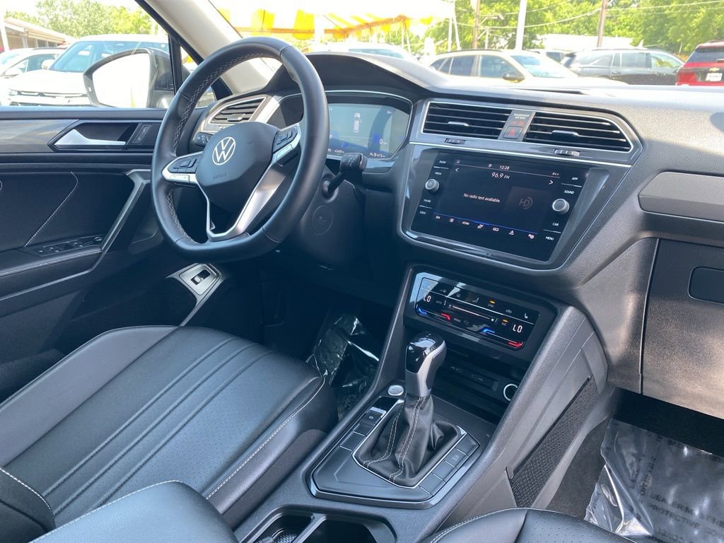 Used 2024 Volkswagen Tiguan SE image 5