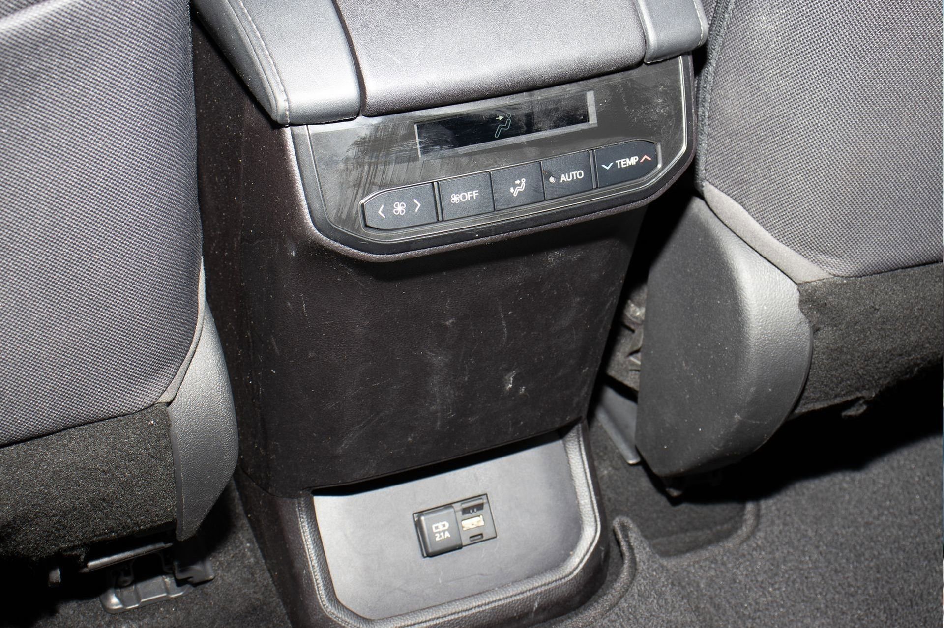 Used 2020 Toyota Highlander L image 20