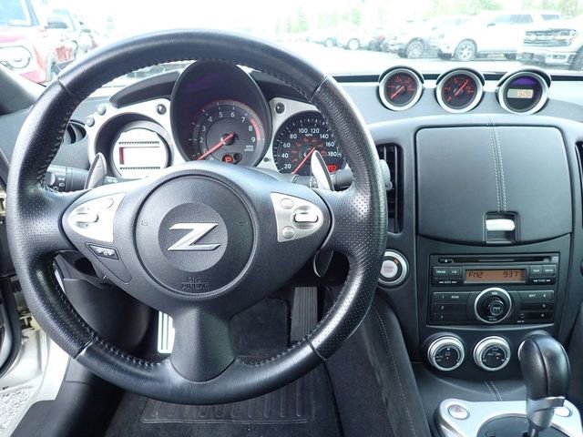 Used 2010 Nissan 370Z Roadster RWD image 13