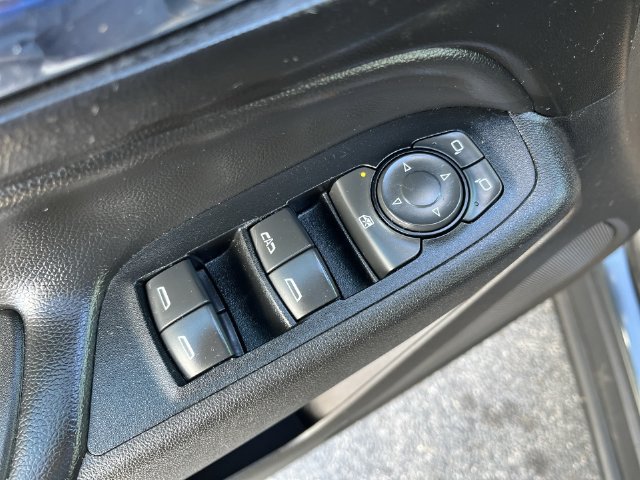 Used 2018 Chevrolet Equinox LT FWD image 18