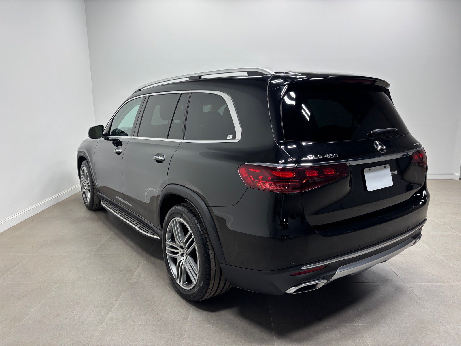 Used 2024 Mercedes-Benz GLS 450 4MATIC image 10