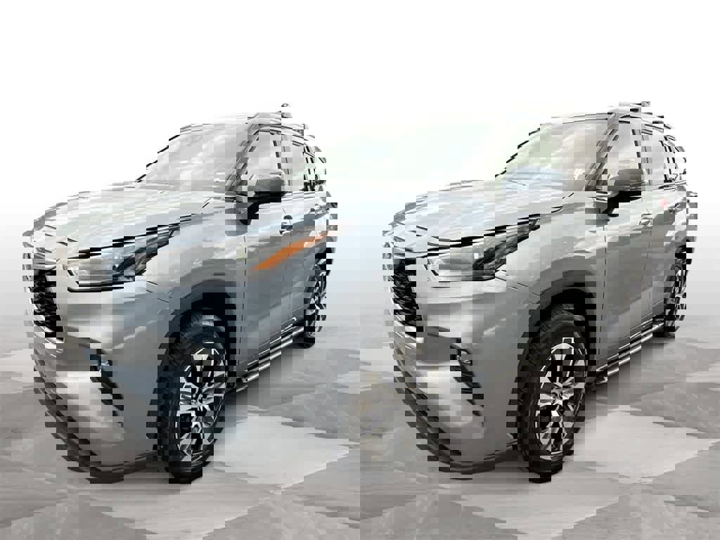 Used 2023 Toyota Highlander XLE image 4