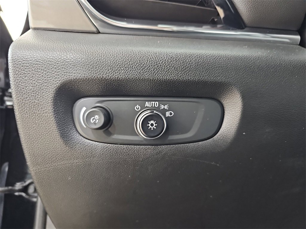 Certified 2023 Chevrolet Traverse LT image 33