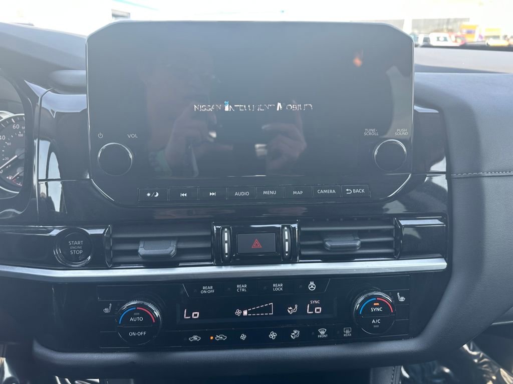 Used 2025 Nissan Pathfinder SL AWD/4WD image 24