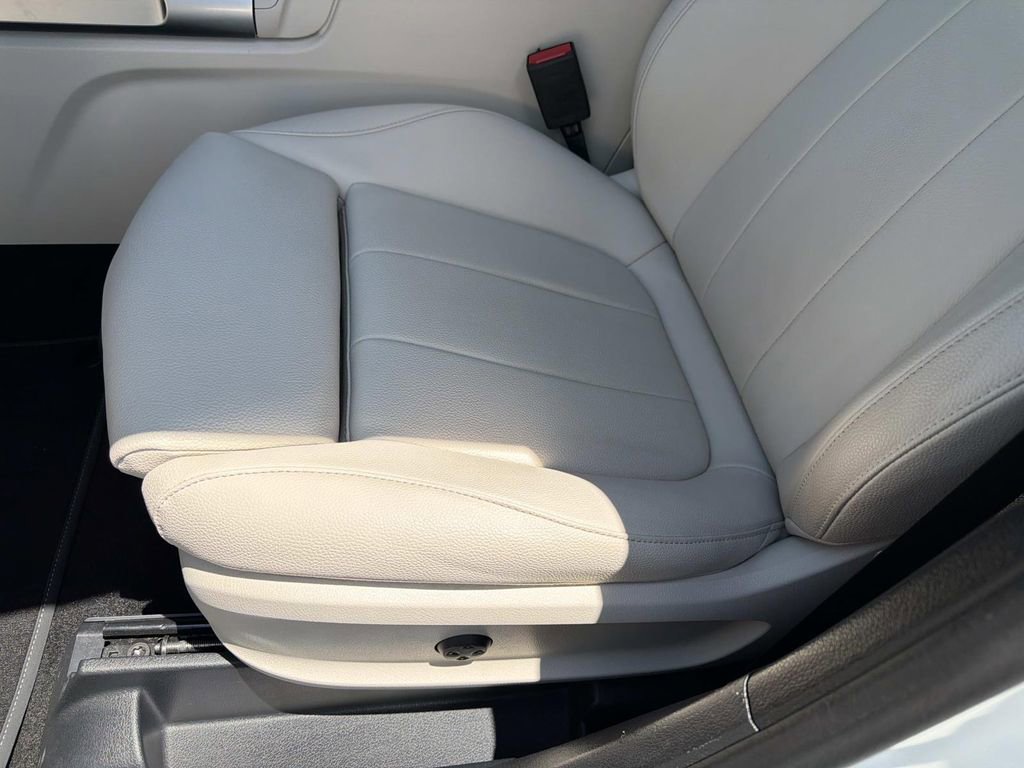 Used 2025 Mercedes-Benz GLB 250 image 16