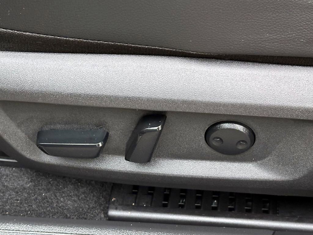 Certified 2025 Nissan Rogue SL w/ Tech Package image 21