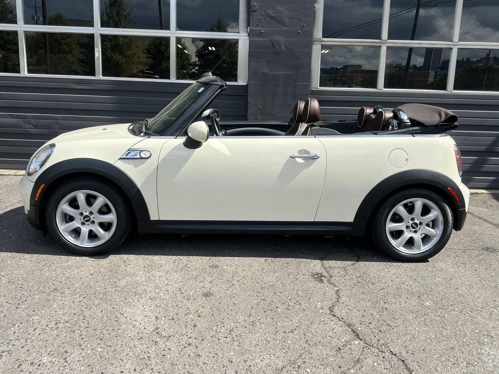 Used 2009 MINI Cooper S w/ Convenience Pkg FWD image 2