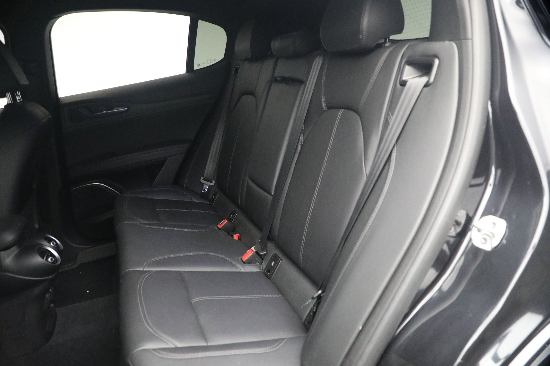 Used 2022 Alfa Romeo Stelvio Ti AWD/4WD image 19